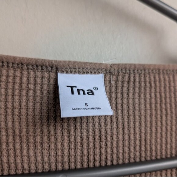 Aritzia TNA waffle knit Long Sleeve Top - Picture 3 of 5